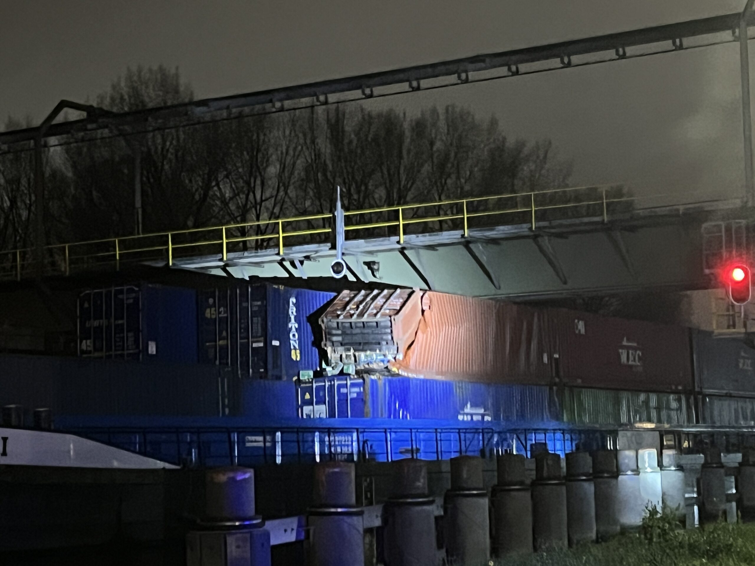 Binnenvaartschip Vaart Tegen Spoorbrug Gouda Schipper Aangehouden