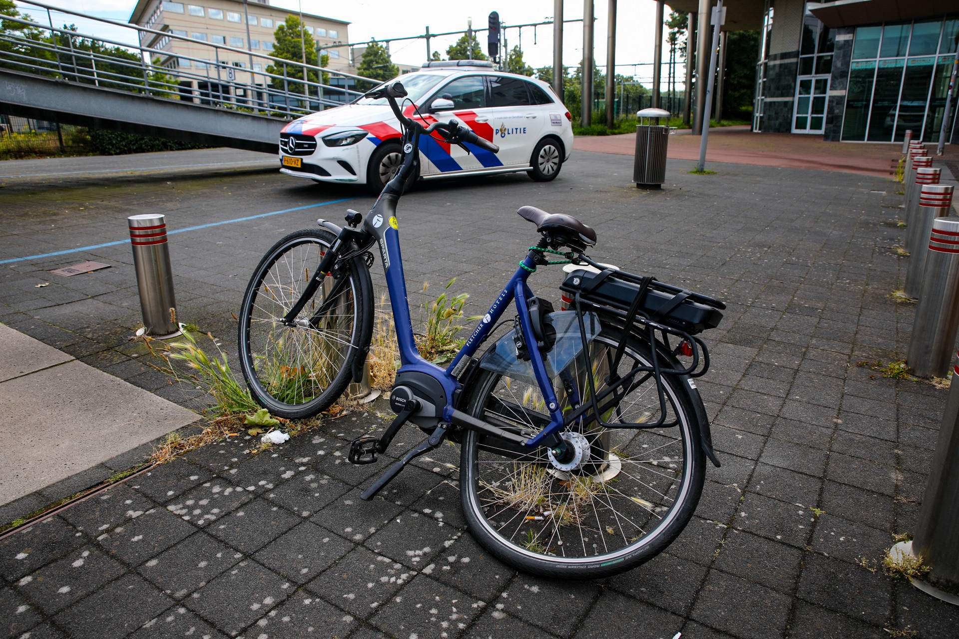 Fietsster Gewond Na Aanrijding Met Bestelbusje Stationsplein Apeldoorn