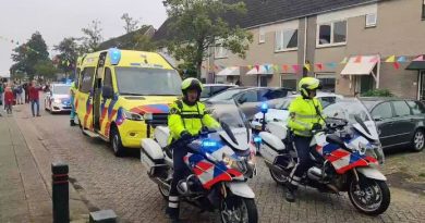 Politie vervult laatste wens ernstig zieke Arno (15) Politie vervult laatste wens ernstig zieke Arno (15)