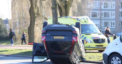 Auto slaat over de kop Kayersdijk Apeldoorn Auto slaat over de kop Kayersdijk Apeldoorn