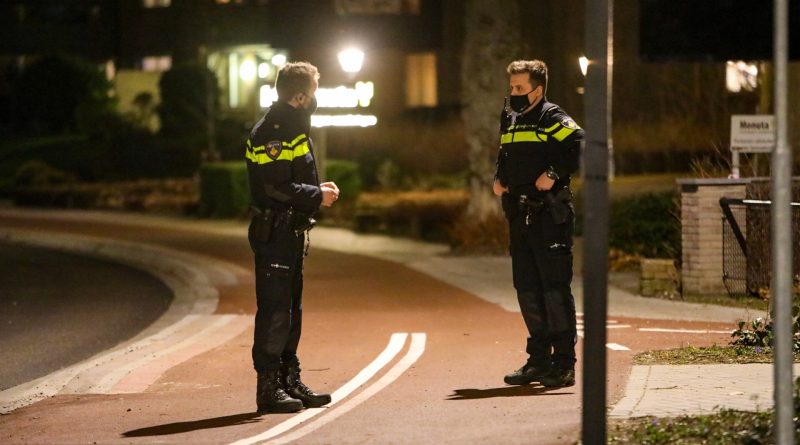 Automobilist laat gewonde man achter na aanrijding Apeldoornseweg Vaassen. via @112nieuws_nl