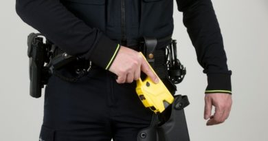 Politieagenten krijgen vanaf volgend jaar een stroomstootwapen Politieagenten krijgen vanaf volgend jaar een stroomstootwapen