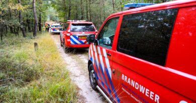 Jerrycans met drugsaval gevonden in bossen Kroondomein Het Loo Hoog Soeren Jerrycans met drugsaval gevonden in bossen Kroondomein Het Loo Hoog Soeren