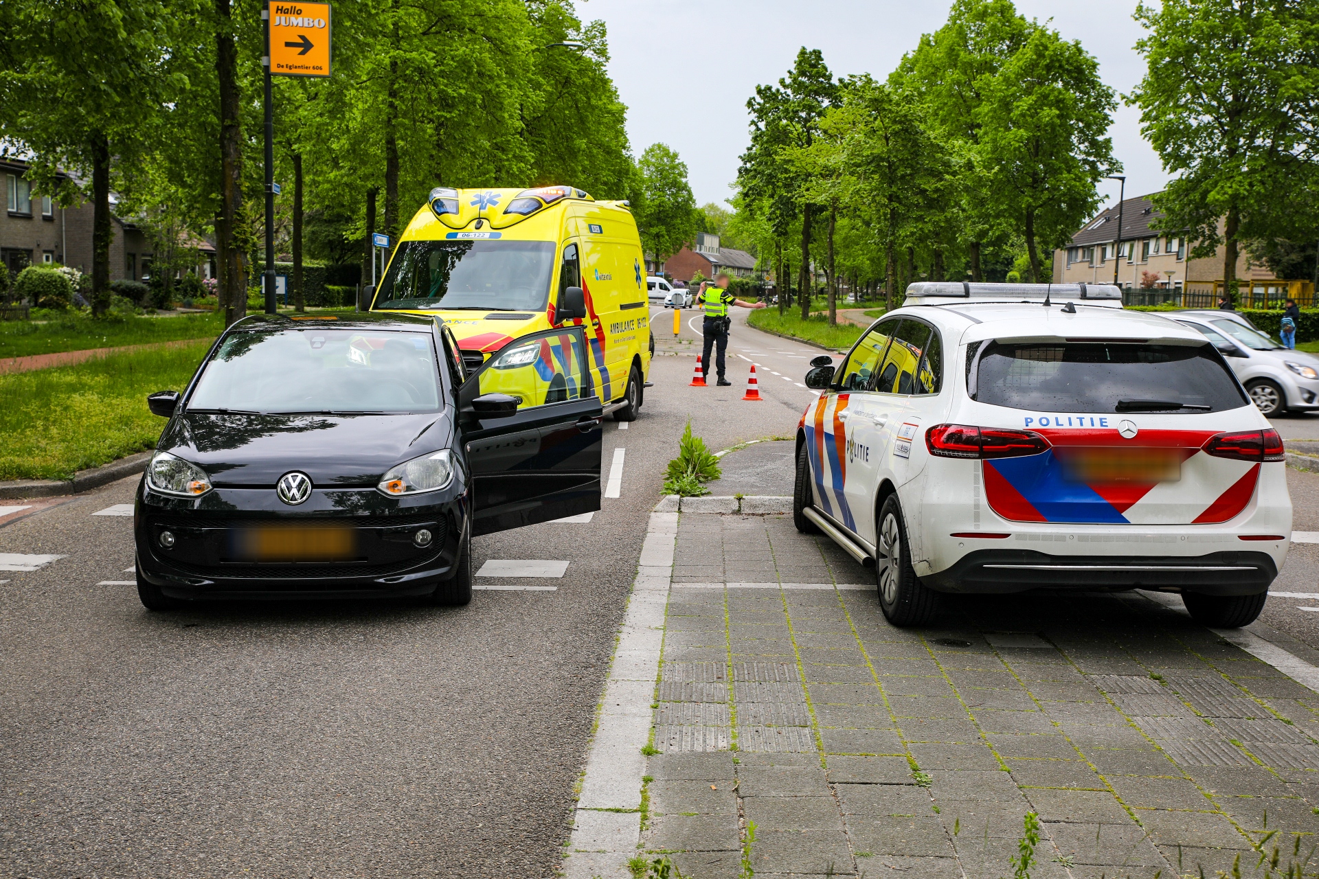 Fietsster Lichtgewond Na Aanrijding Met Auto Gildenlaan Apeldoorn | 112 ...