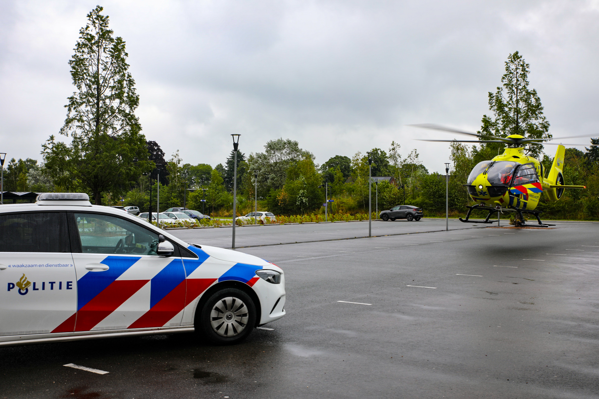 Naakte Man Aangehouden, Gereanimeerd Op Politiebureau Apeldoorn En ...