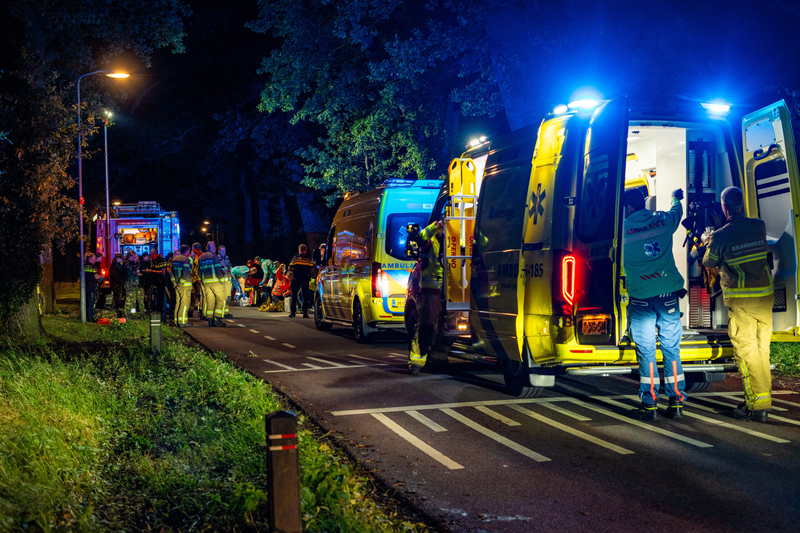 Ernstig Ongeval Hierden, Automobiliste Schept Groepje Militairen ...