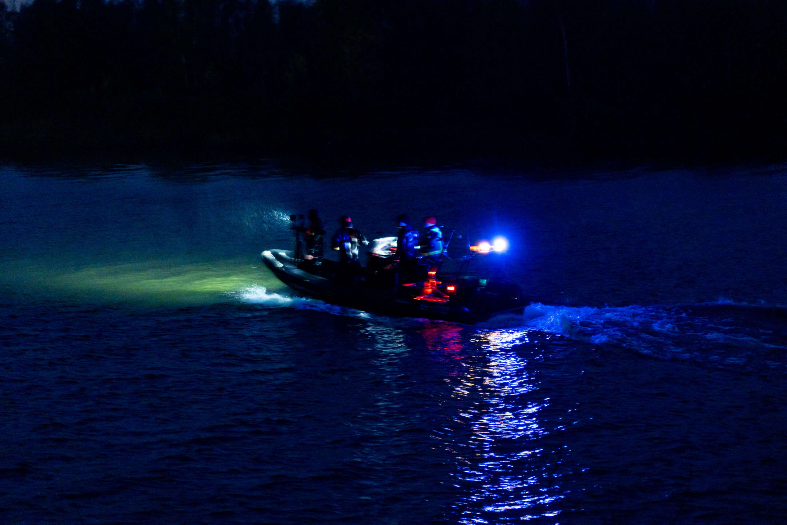 Grote Zoekactie Op Water Na Melding Vermiste Surfer Zeewolde | 112 ...