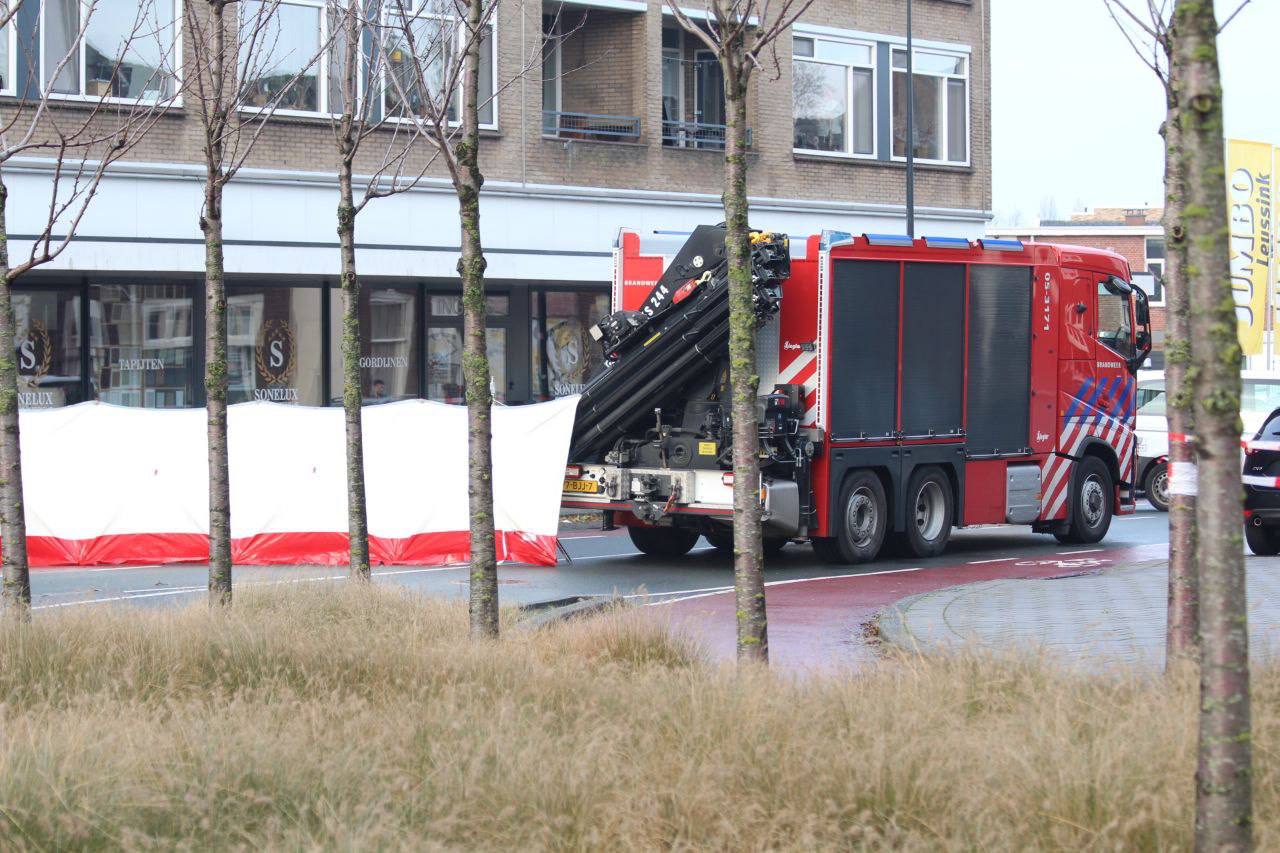 Overleden Persoon Gevonden In Auto Enschede, Politie Start Groot ...