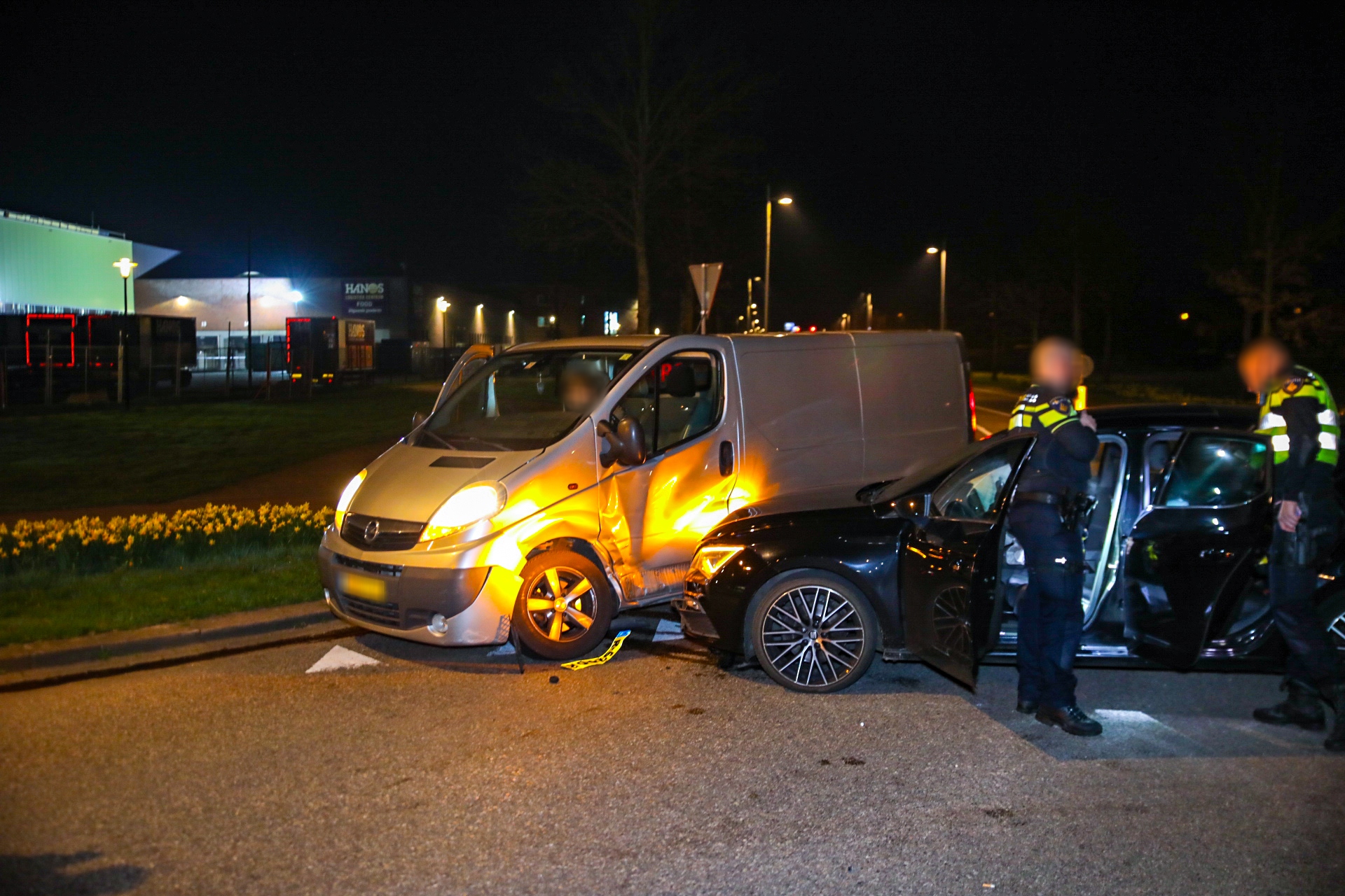 Veel Schade Na Ongeval Op Rotonde Laan Van De Leeuw Apeldoorn | 112 ...