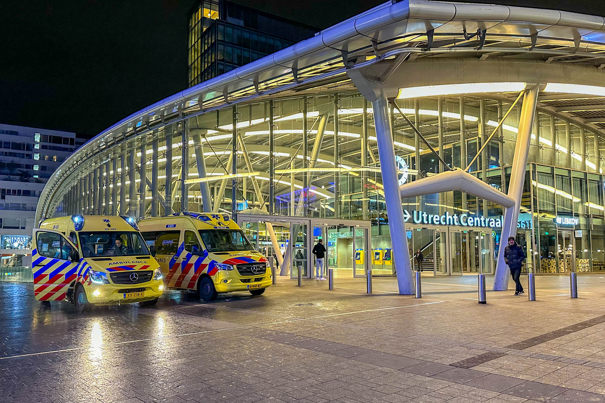 Vrouw zwaargewond na val van trap op station Utrecht Centraal | 112