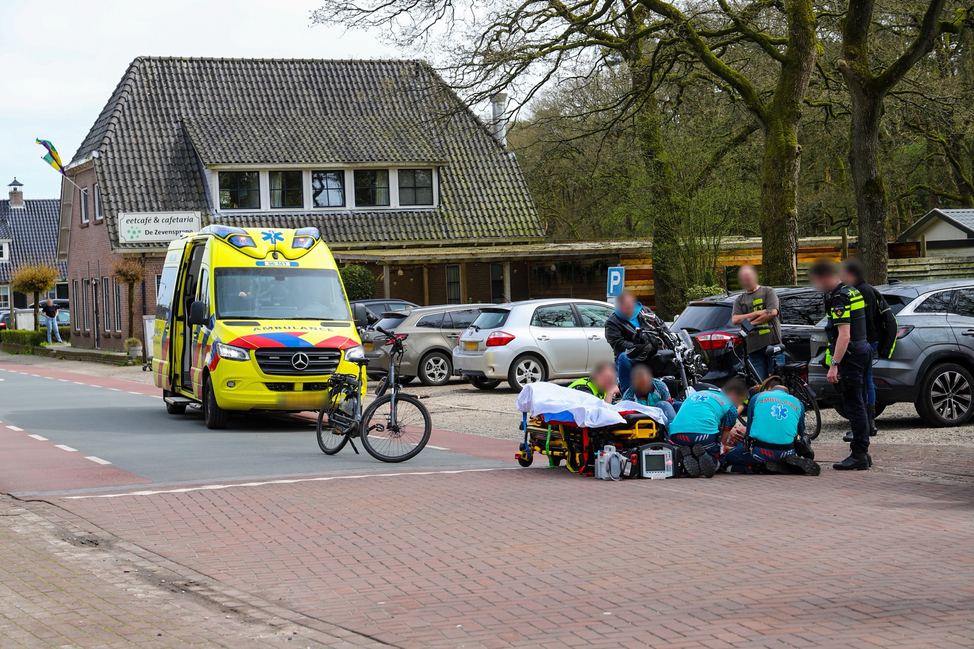 Motorrijder komt ten val en raakt gewond Krimweg Hoenderloo