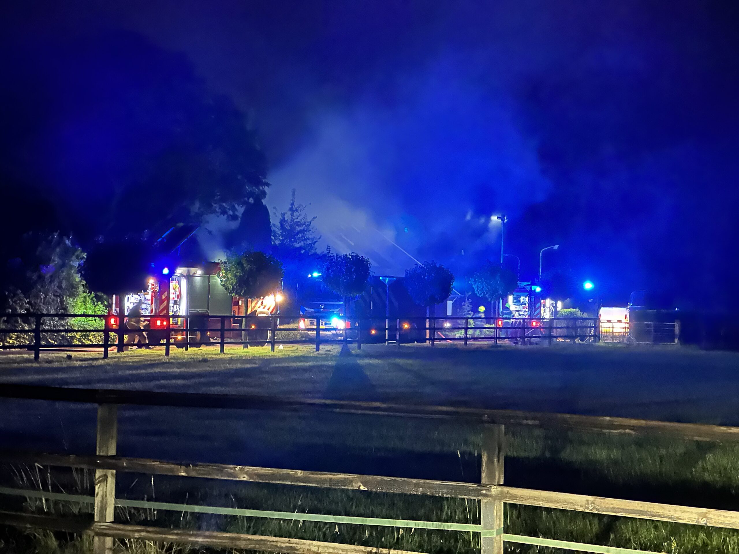 Vier paarden gered bij felle brand in stal Kootwijkerbroek