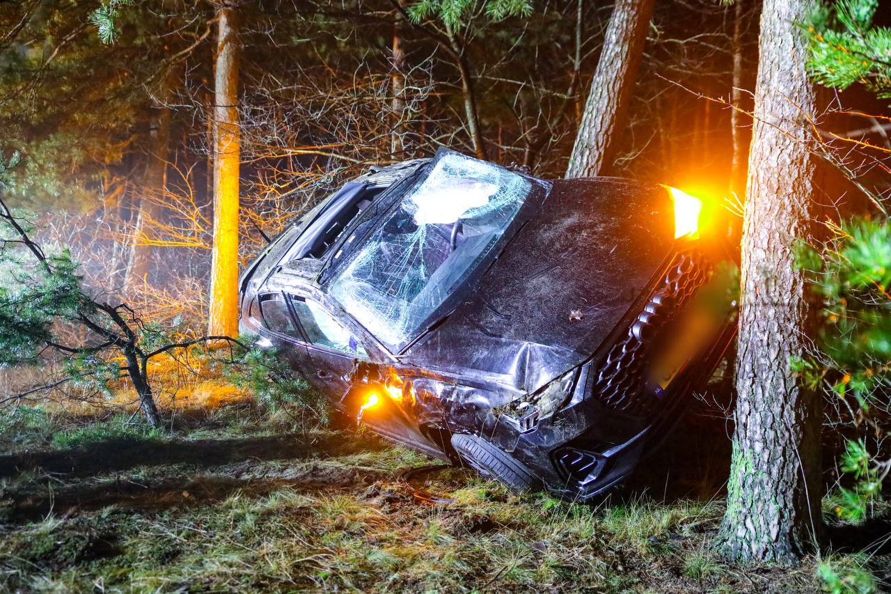 Automobilist gereanimeerd en in kritieke toestand naar ziekenhuis na ernstig ongeval
