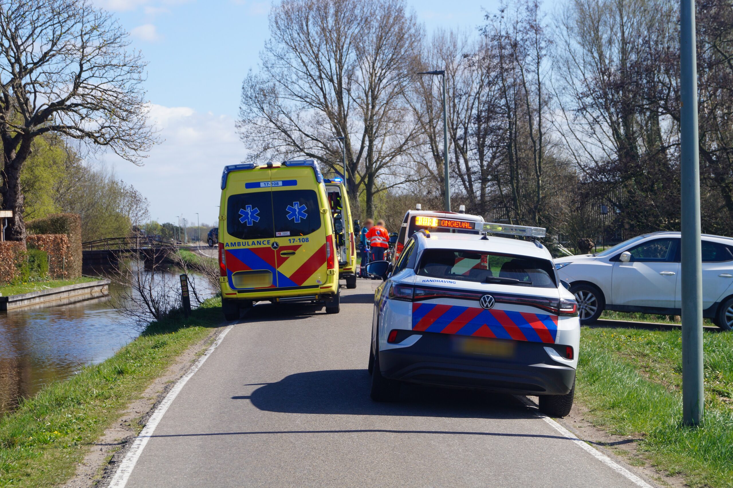 Fietser en scooterrijder gewond na verkeersongeval