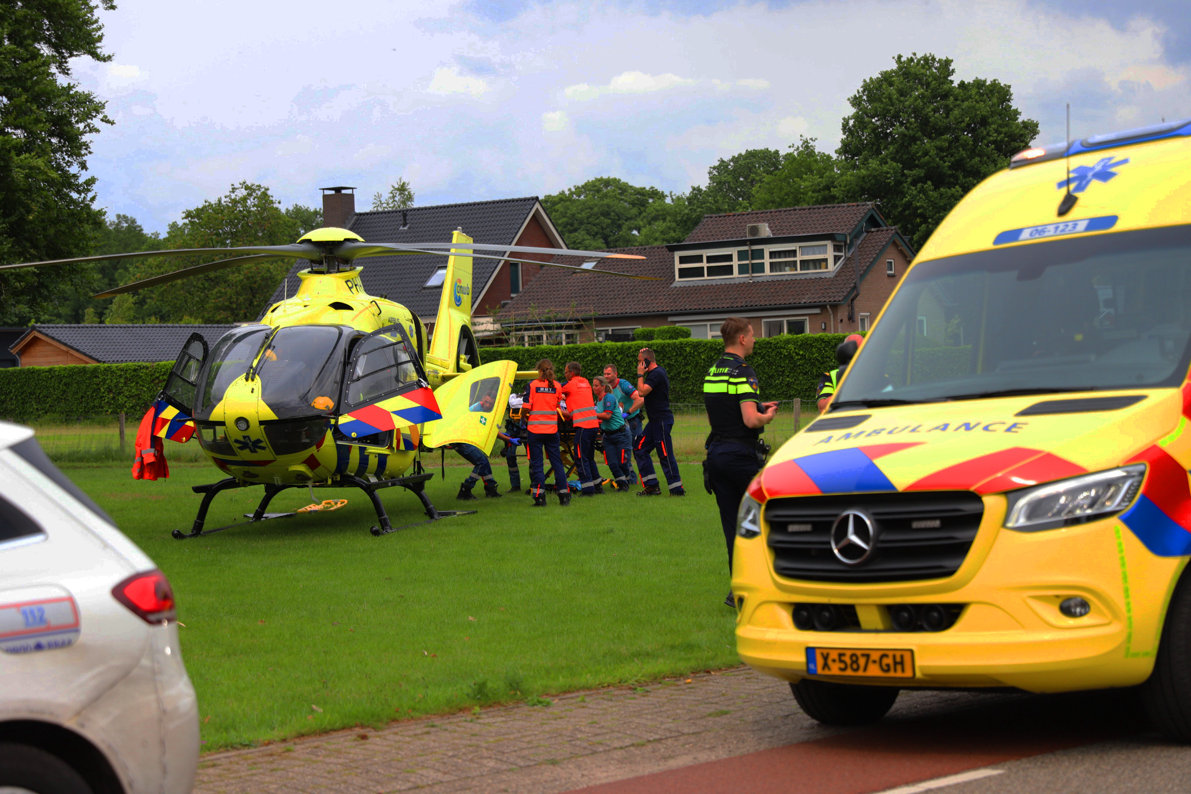 Zwaargewond slachtoffer met traumahelikopter naar ziekenhuis na ongeval