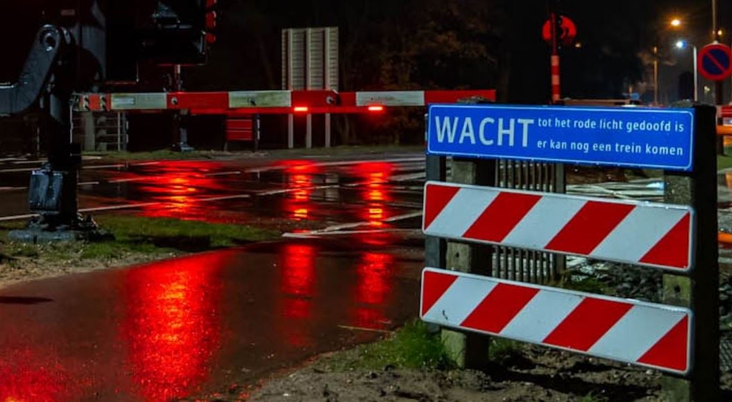 Geen treinverkeer na aanrijding op spoorwegovergang