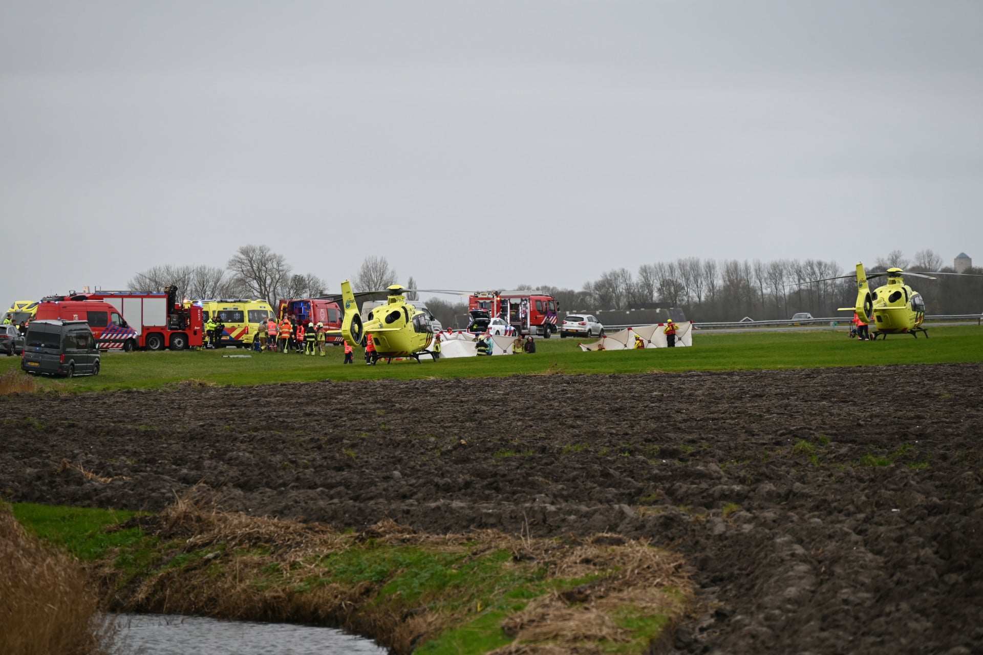 Overleden slachtoffer ernstig ongeval is vrouw (31), andere vrouw en drie kinderen gewond