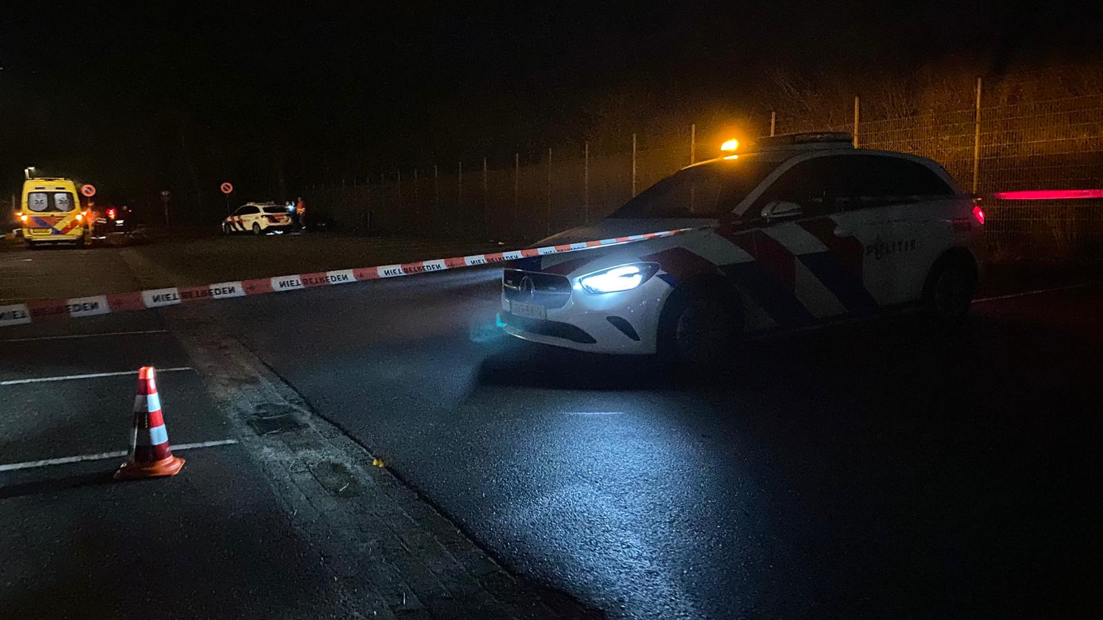 Overleden persoon gevonden in auto, omgeving afgezet
