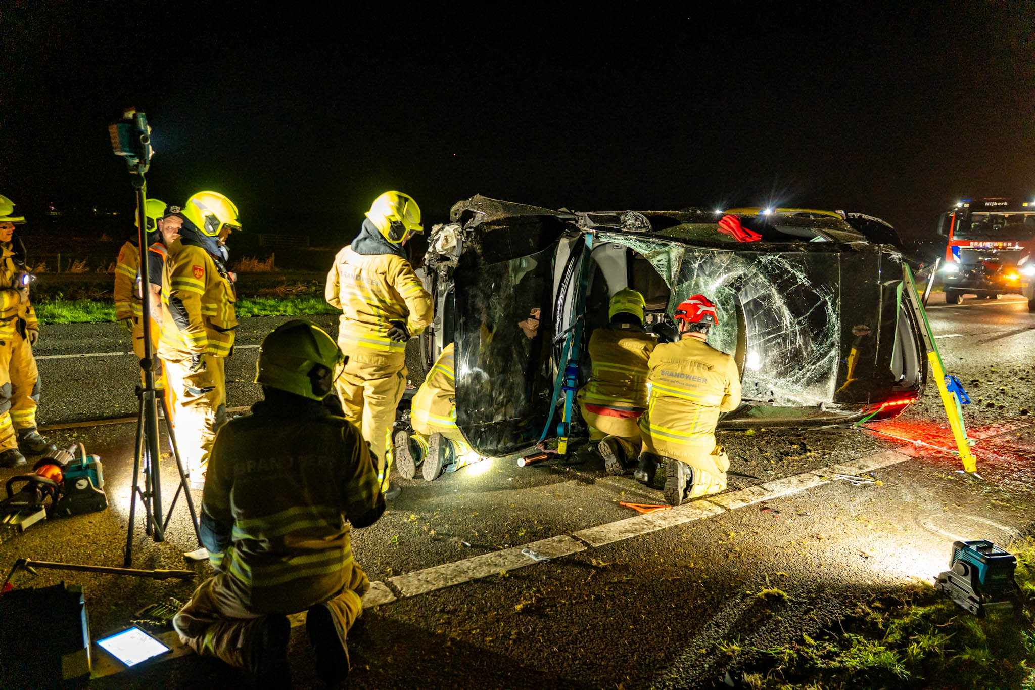 Flinke ravage en snelweg dicht na zwaar ongeval op A28 nabij Putten