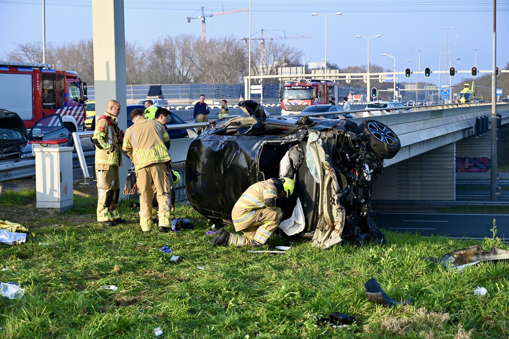 Twee traumahelikopters ingezet na zeer ernstig ongeval tussen twee auto’s in Maarssen