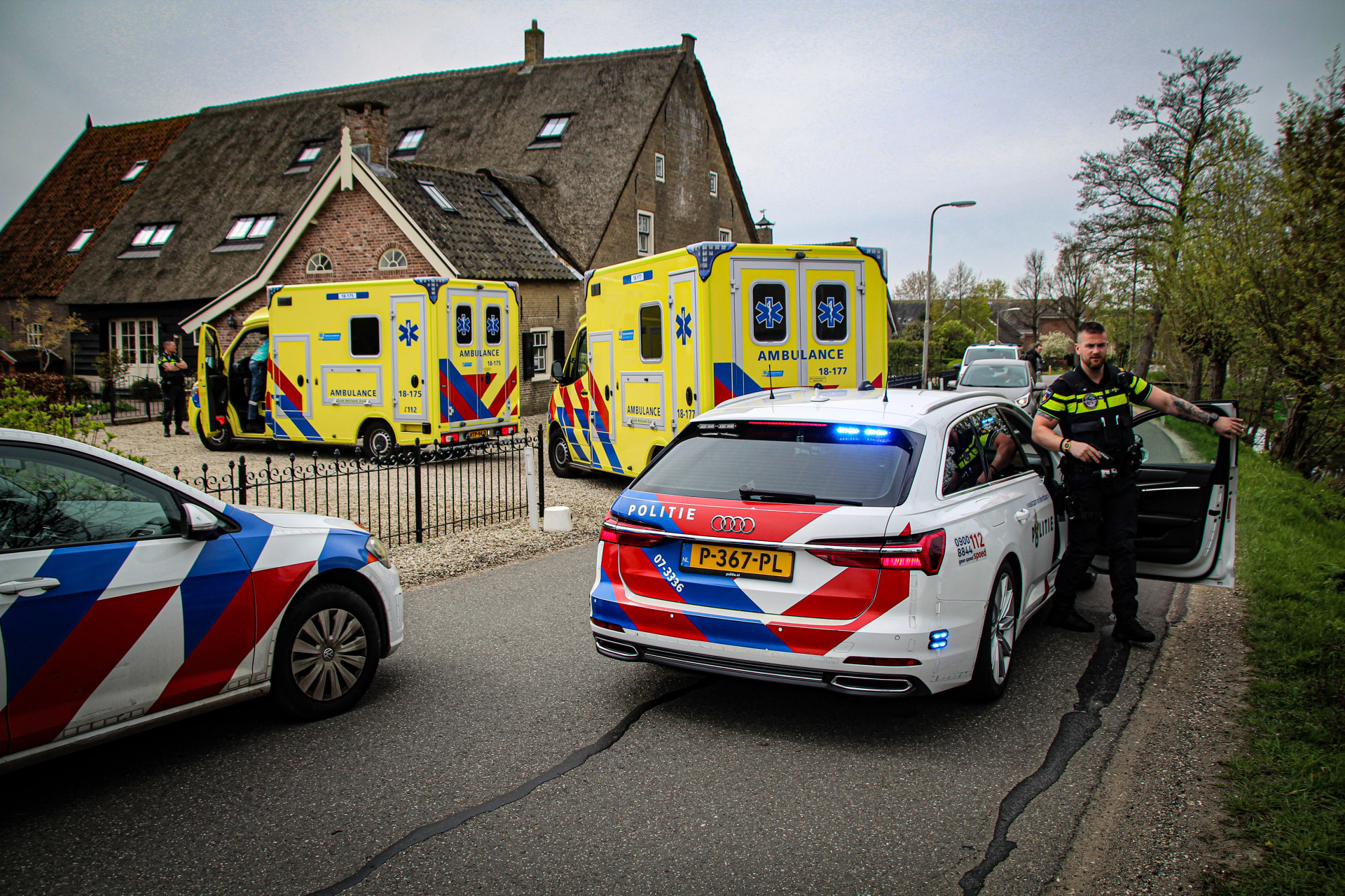 Kindje valt in sloot in Ottoland; slachtoffer gereanimeerd en met spoed naar ziekenhuis gebracht