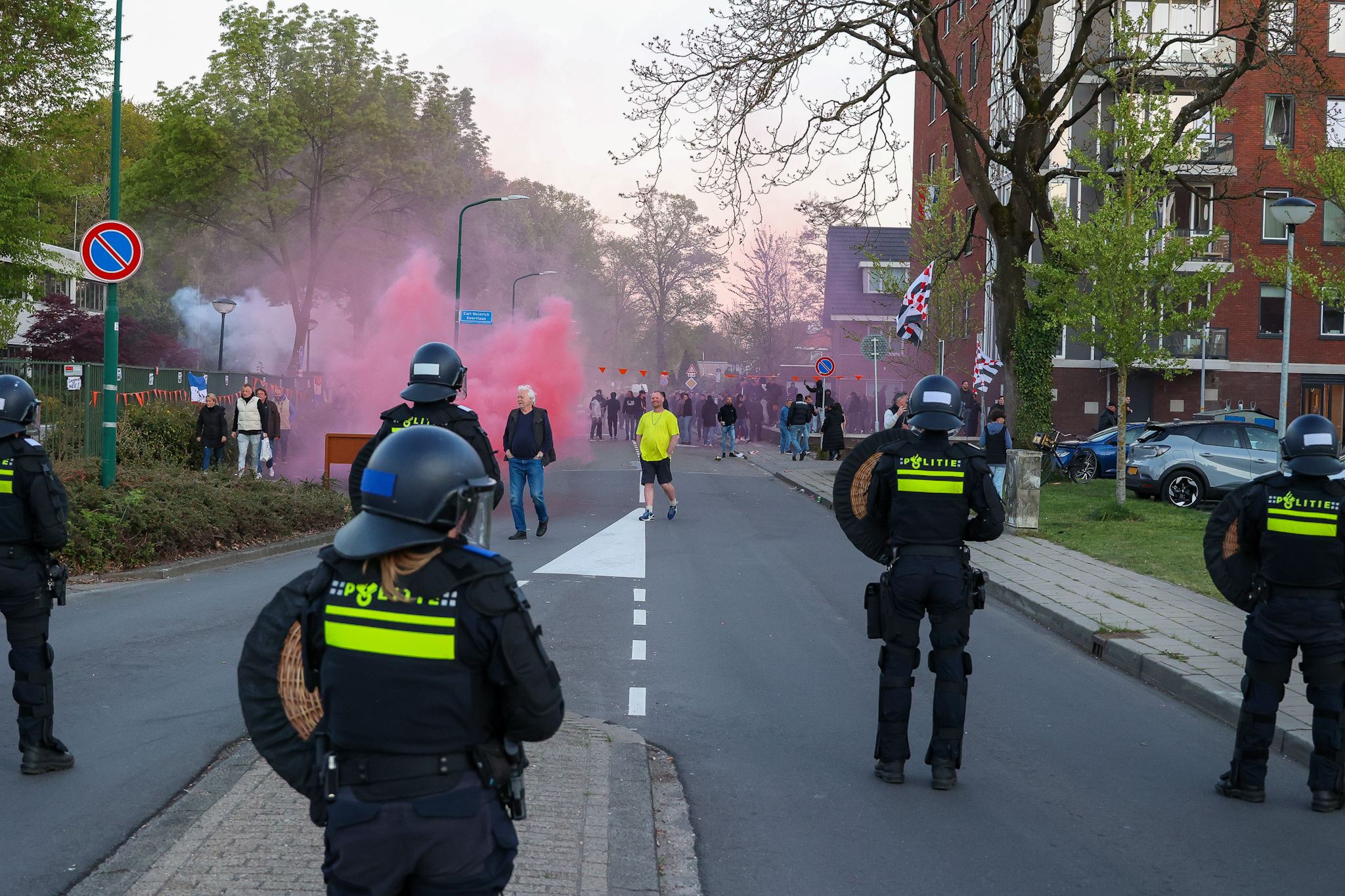 Opnieuw onrustig bij demonstratie in Loosdrecht, Mobiele Eenheid ingezet