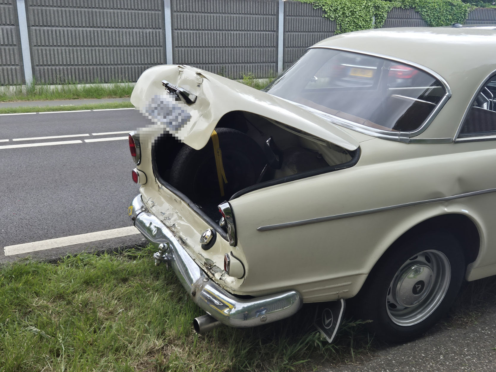 Oldtimer zwaar beschadigd na ongeval | 112 Nieuws Nederland