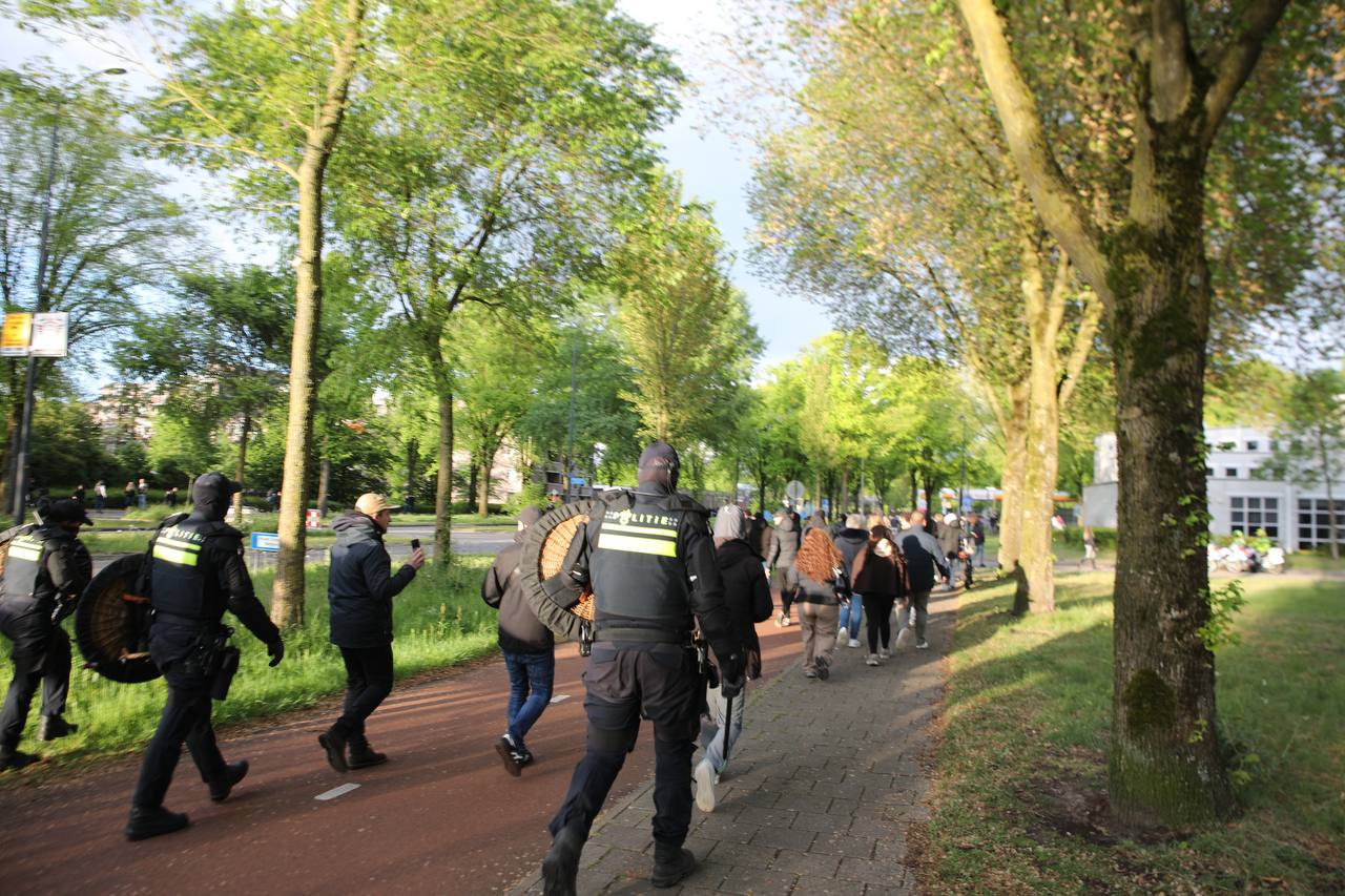 Mobiele Eenheid opnieuw in actie in Apeldoorn; rotonde ontruimd