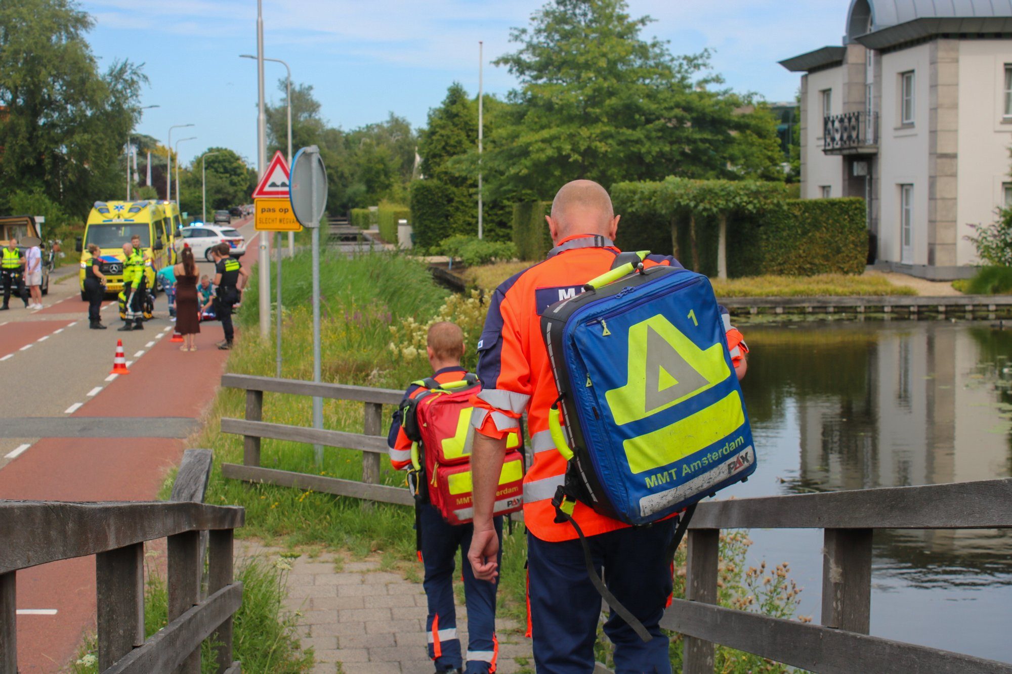 Scooterrijder ernstig gewond na botsing; traumahelikopter ingezet
