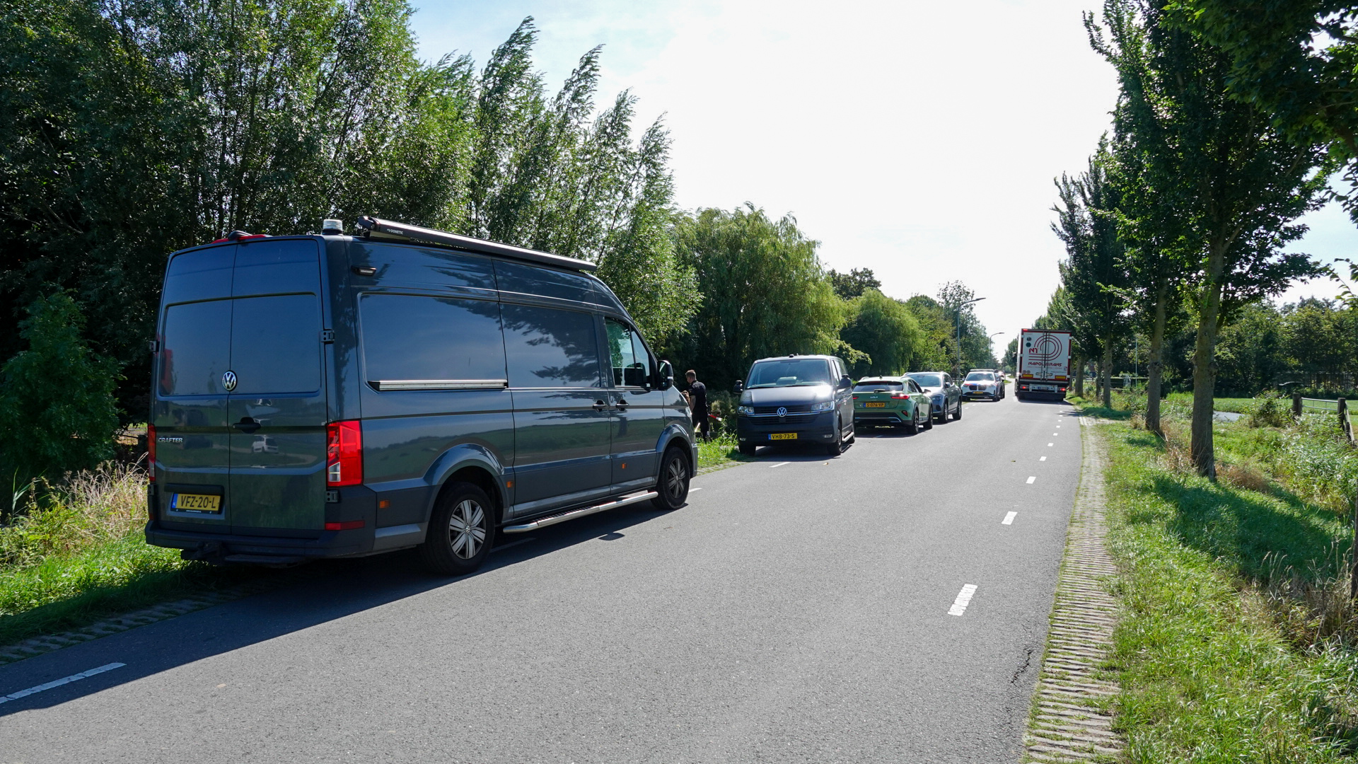 Foto update: overleden persoon bij woning Hoogwoud, recherche doet onderzoek