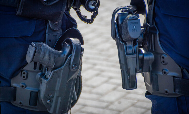 Politie wapen in holster (Stock)