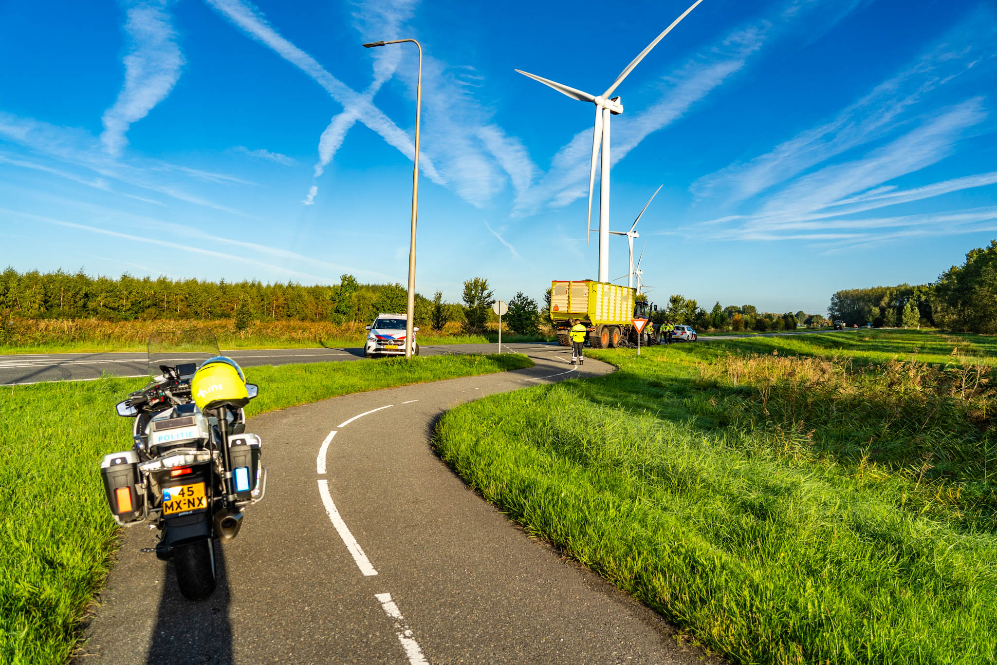 Fatbiker gewond na botsing met tractor op Adelaarsweg bij Zeewolde