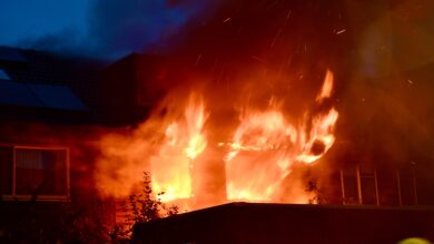 Zeer grote uitslaande woningbrand aan Paardenweide in Zwaag