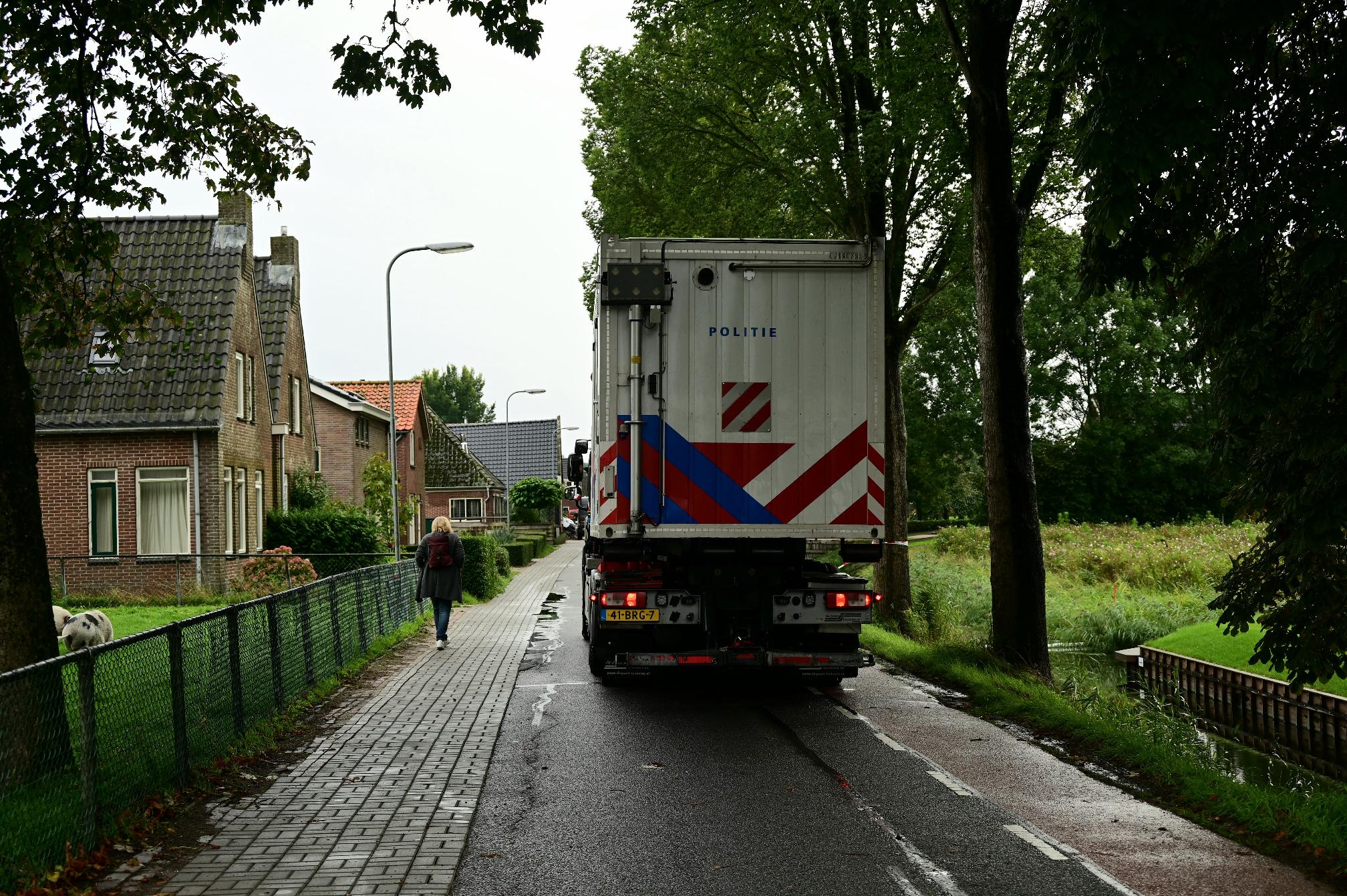 Politie onderzoekt mogelijke aanwezigheid drugslab na loodsbrand in Lambertschaag