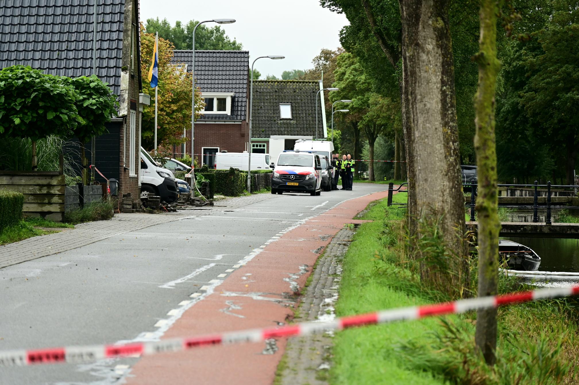 Politie onderzoekt mogelijke aanwezigheid drugslab na loodsbrand in Lambertschaag