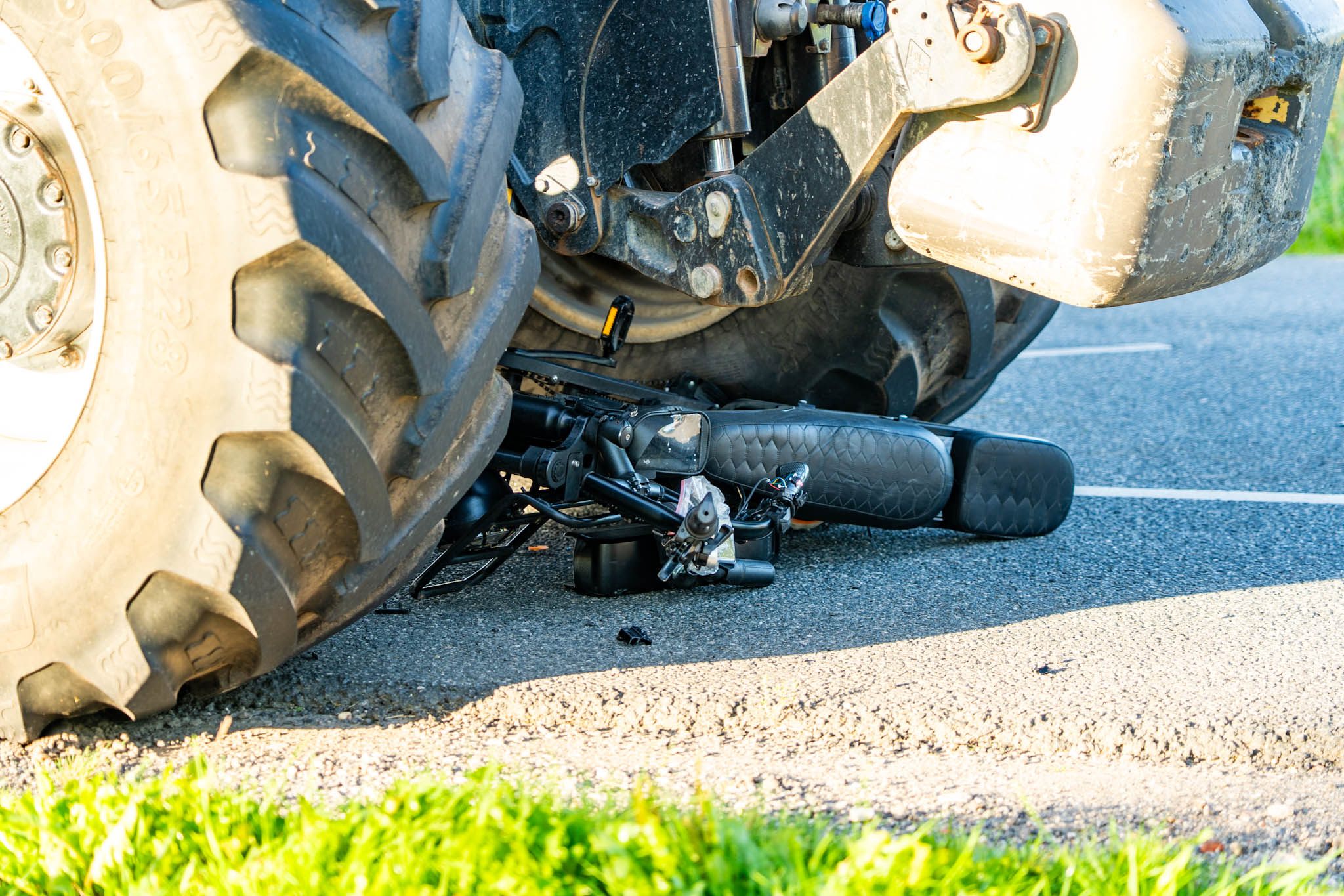 Fatbiker gewond na botsing met tractor op Adelaarsweg bij Zeewolde