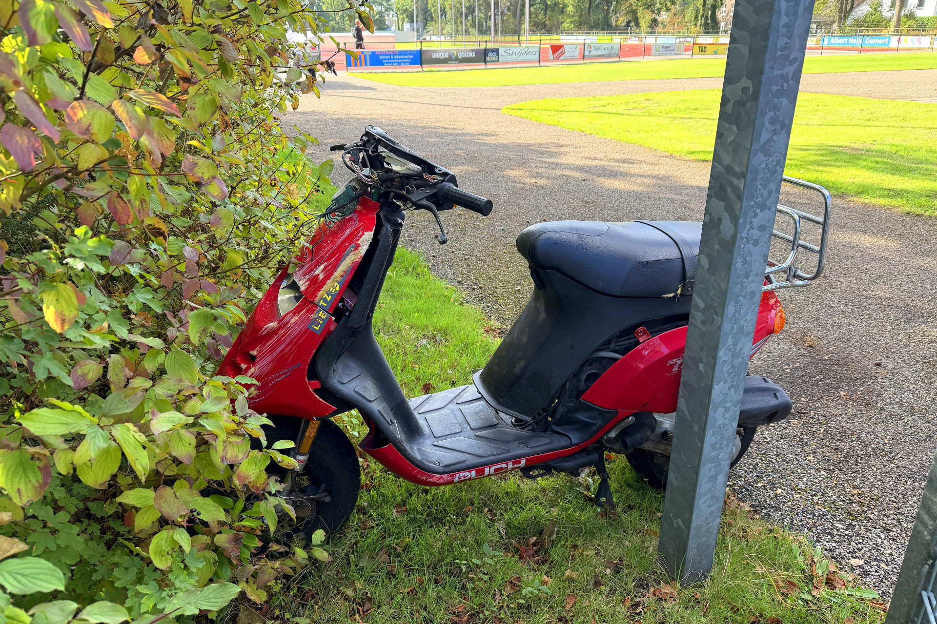 14 jarige vlucht met motorscooter en botst op tractor in Gemert