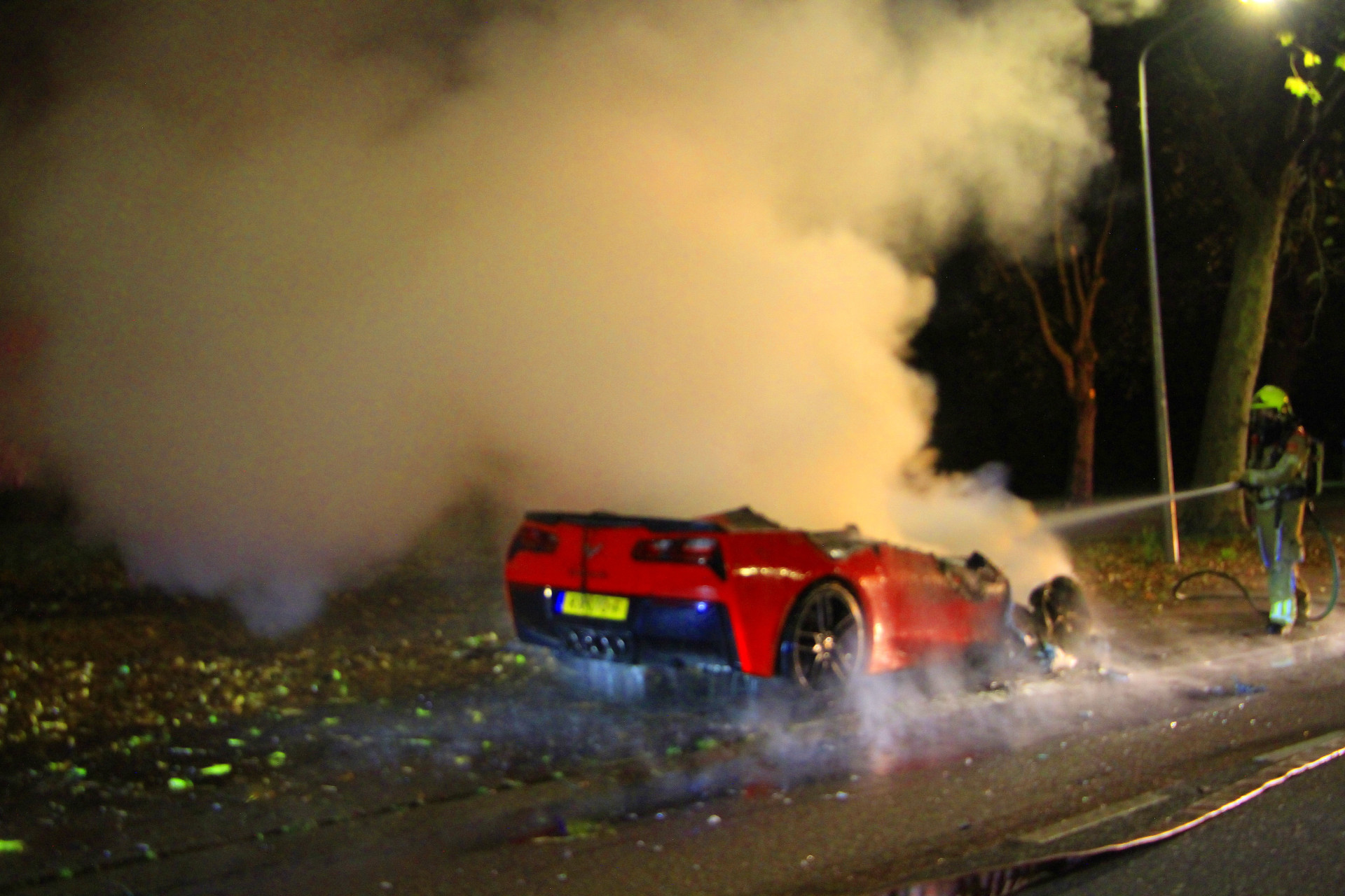 Twee voertuigen in brand gestoken met vermoedelijke brandstichting in Weert