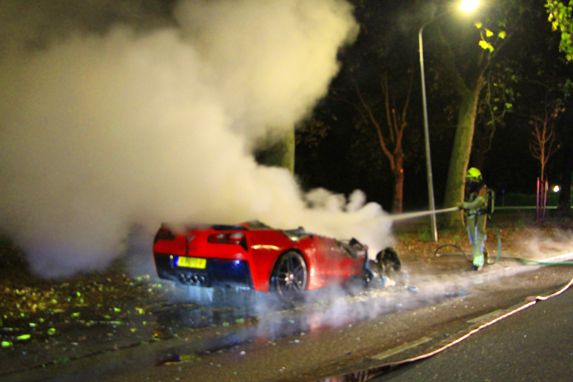 Twee voertuigen in brand gestoken met vermoedelijke brandstichting in Weert