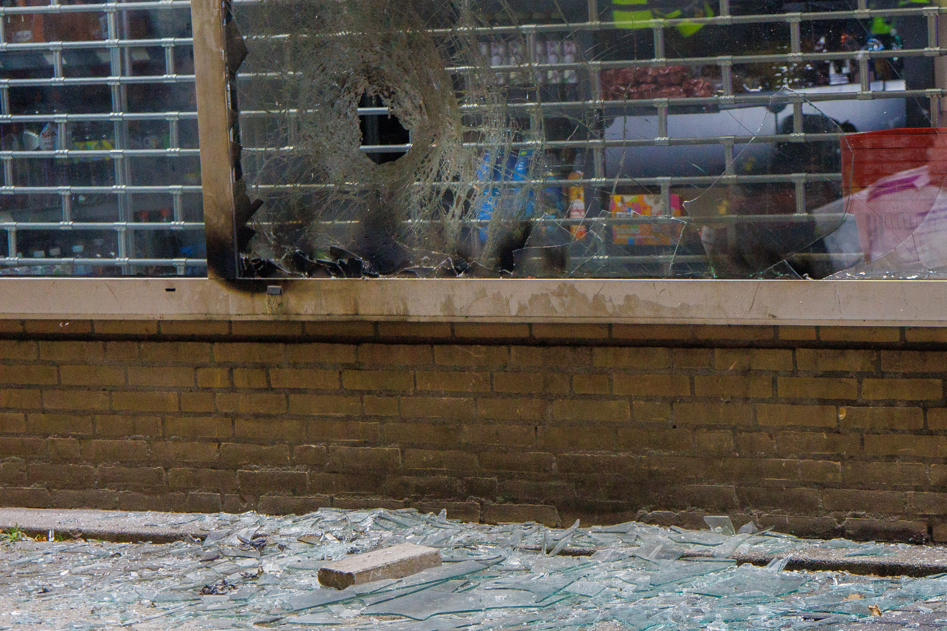 Explosief ontploft bij winkel met geldautomaat in Amsterdam