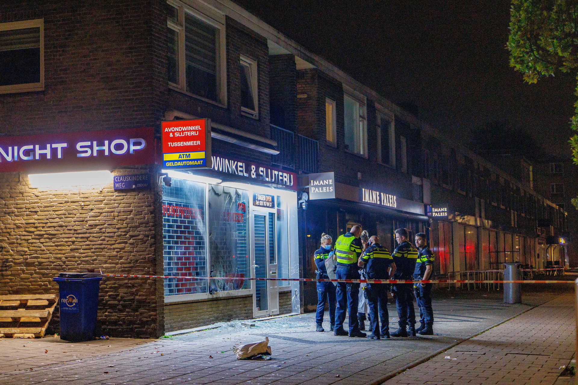 Explosief ontploft bij winkel met geldautomaat in Amsterdam