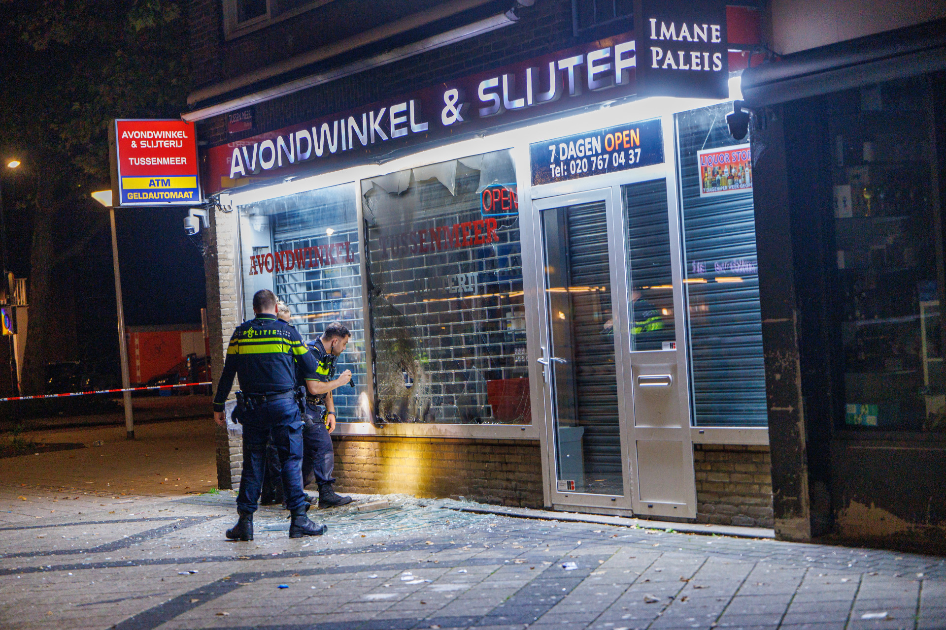 Explosief ontploft bij winkel met geldautomaat in Amsterdam