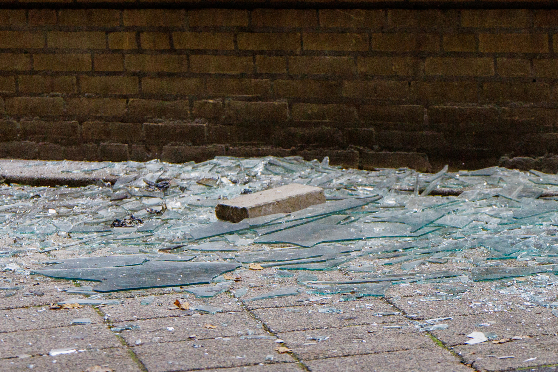 Explosief ontploft bij winkel met geldautomaat in Amsterdam