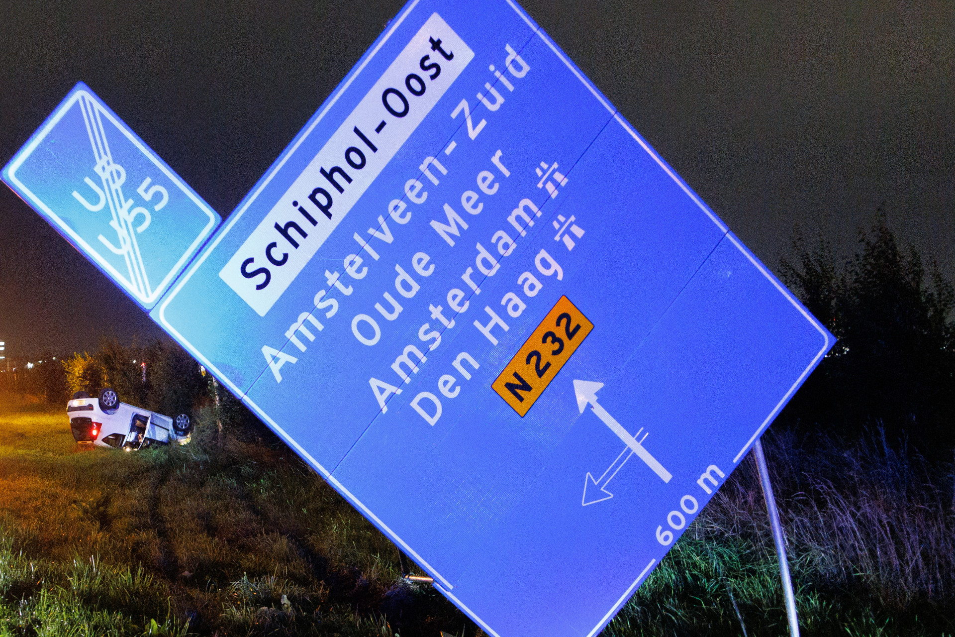 Bestuurder gewond bij eenzijdig ongeval in Schiphol