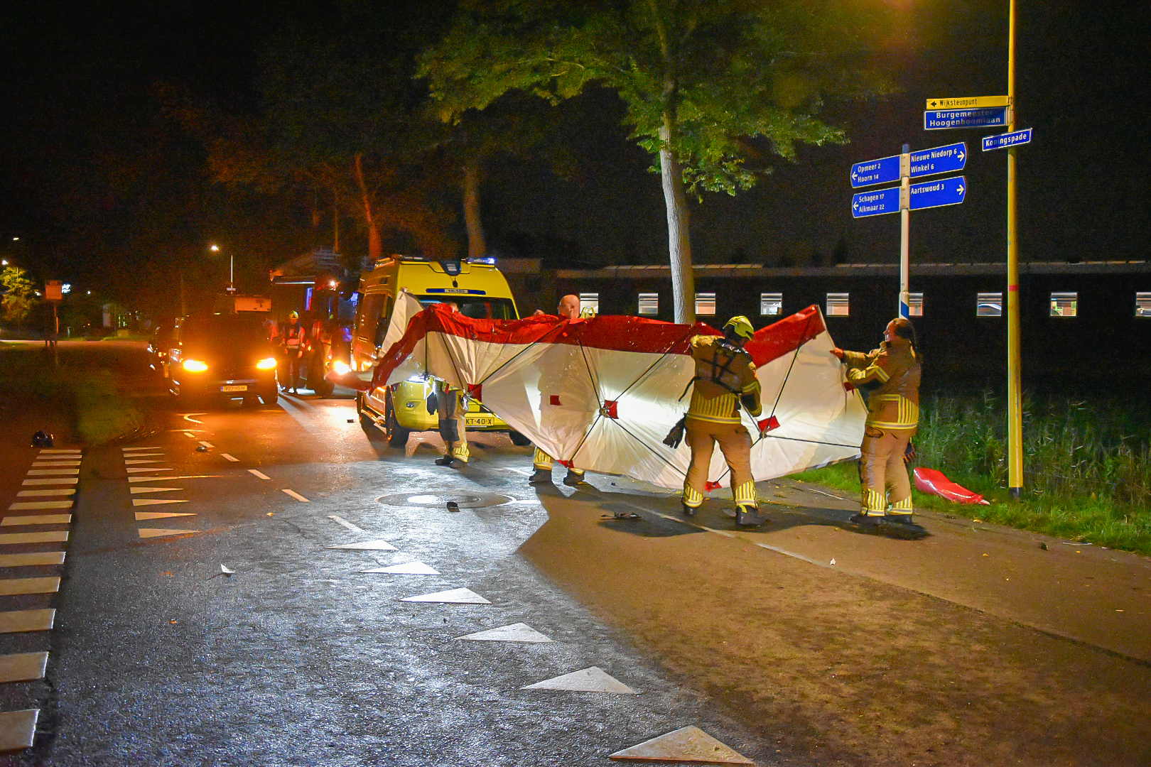 Motorrijder zwaargewond na aanrijding met boom in Hoogwoud