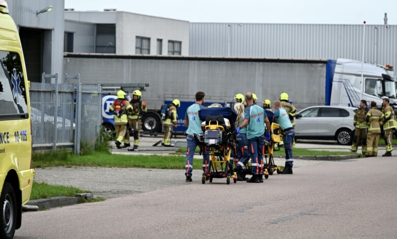 Hulpdiensten massaal uitgerukt voor zware THV-melding met gevaarlijke stoffen in Zwaag