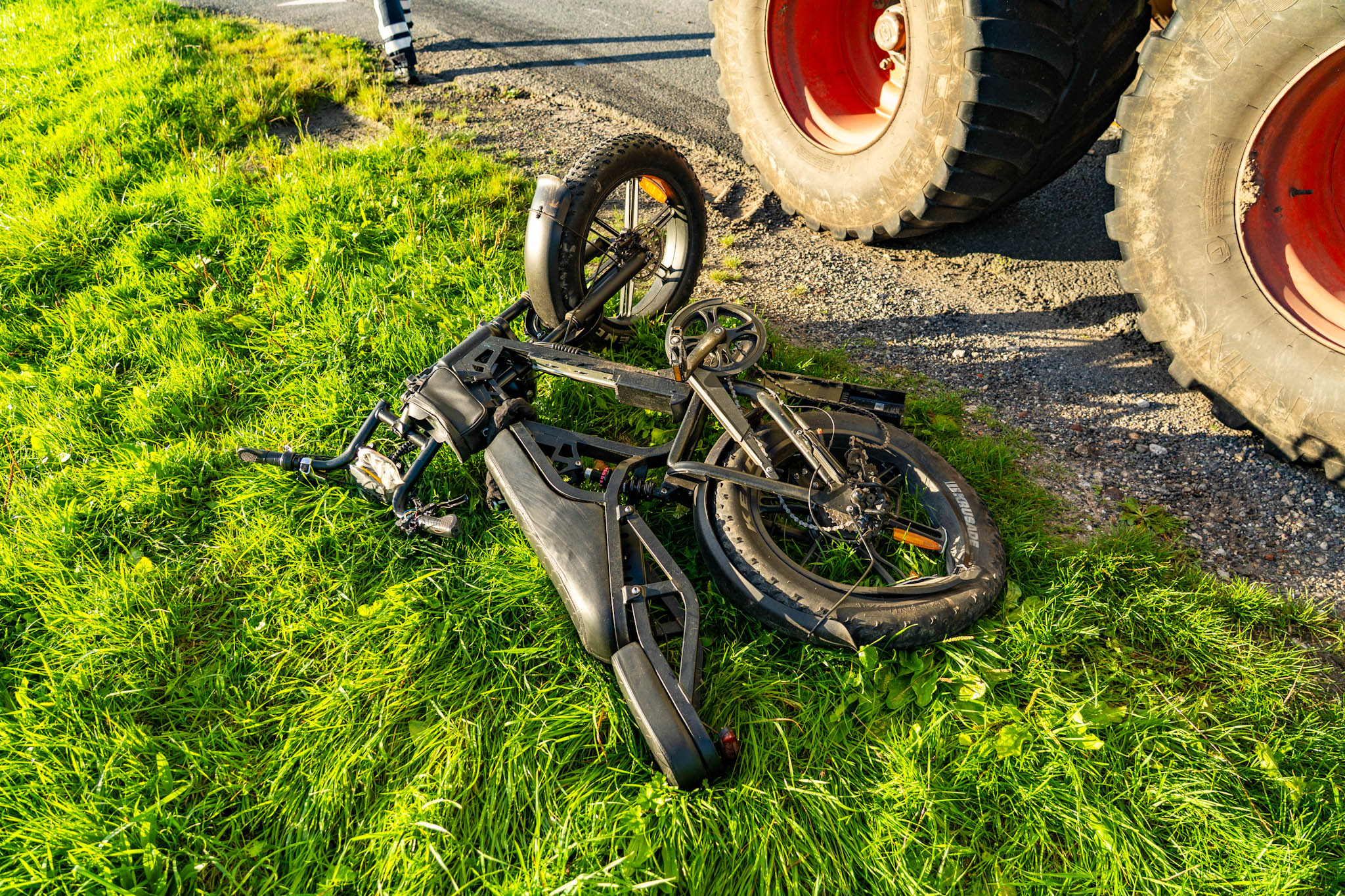 Fatbiker gewond na botsing met tractor op Adelaarsweg bij Zeewolde