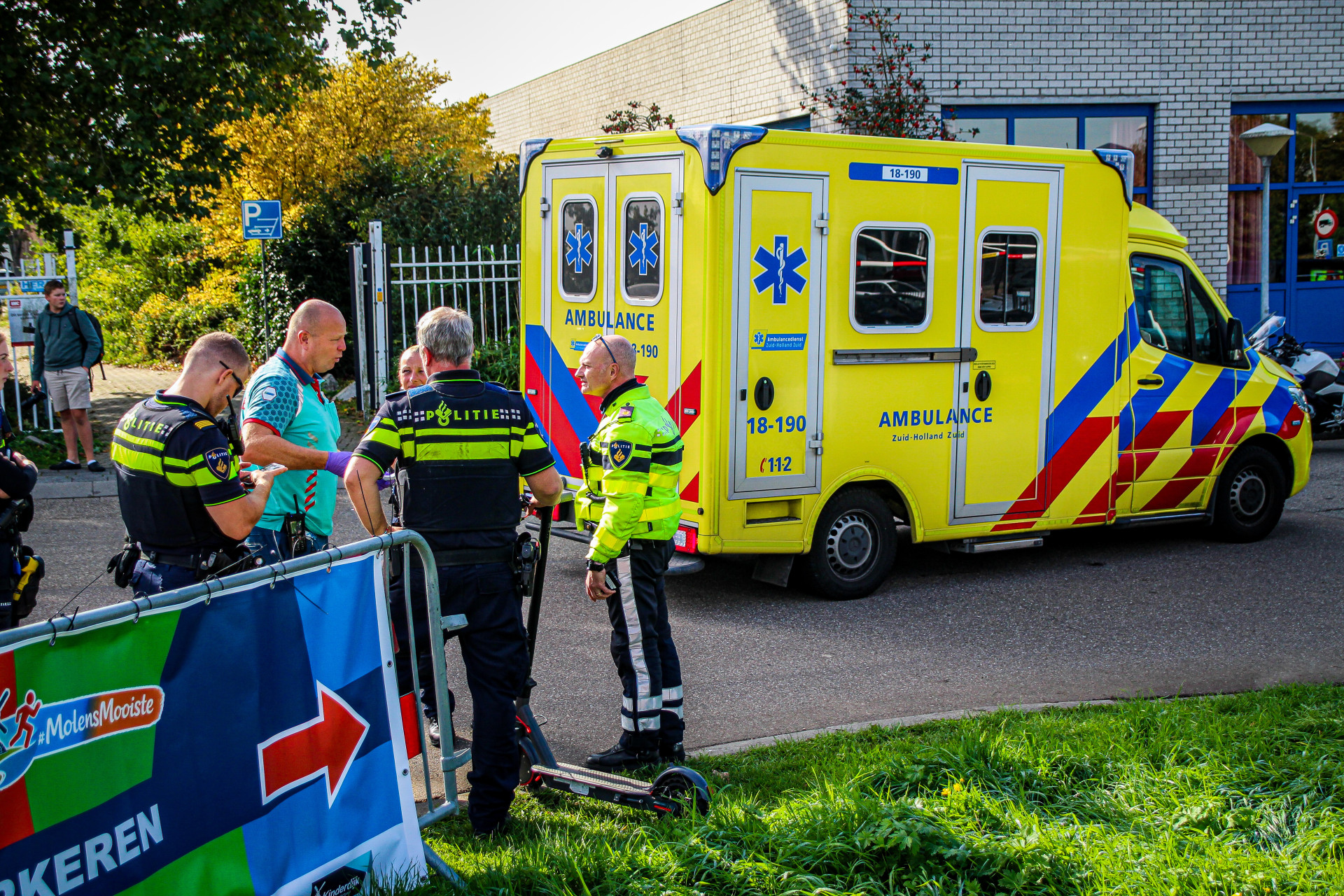 Auto rijdt over slachtoffer na ongeval met elektrische step in Kinderdijk
