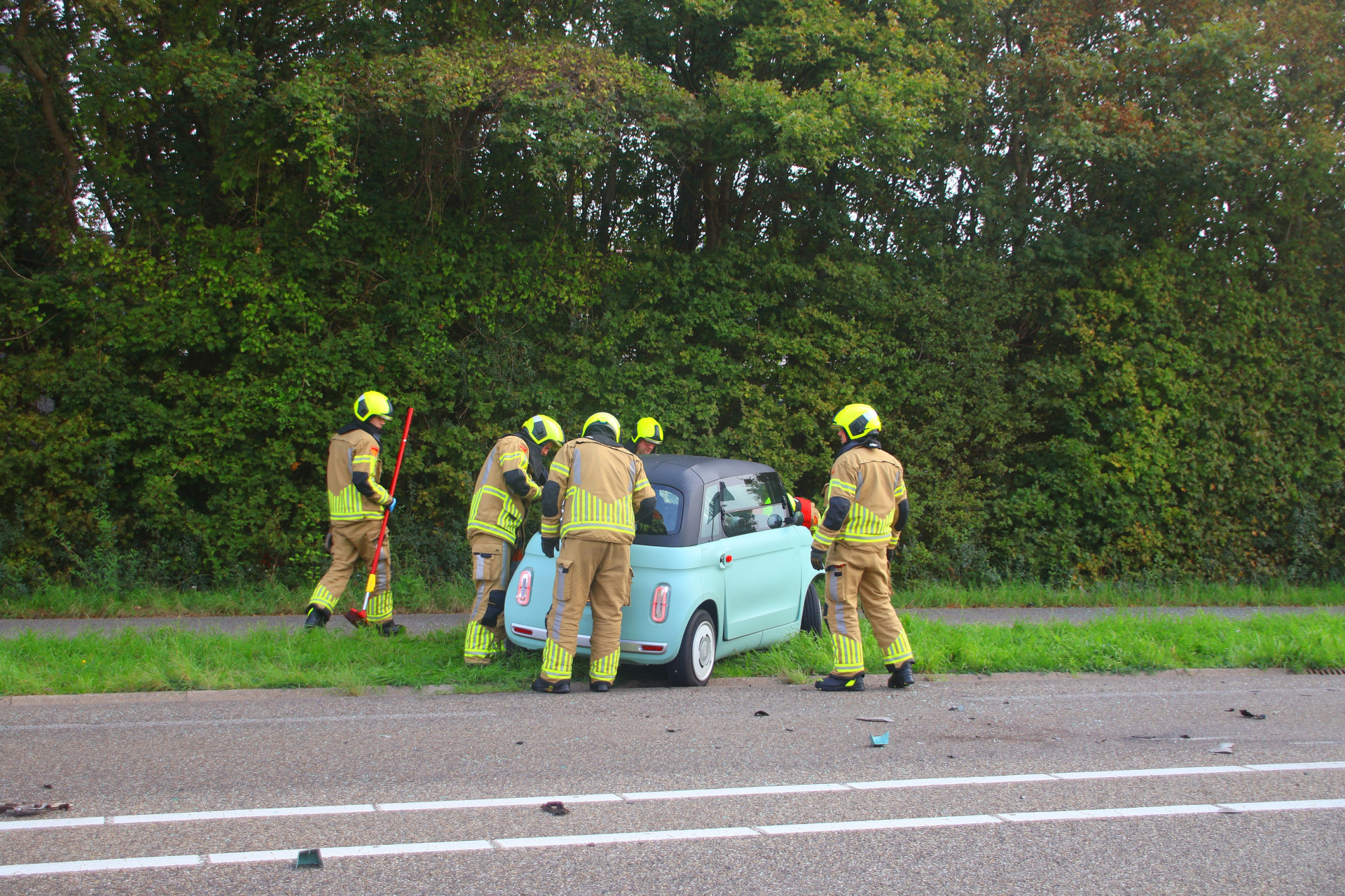 Meerdere gewonden bij frontale botsing; weg volledig afgesloten in Noordwijk