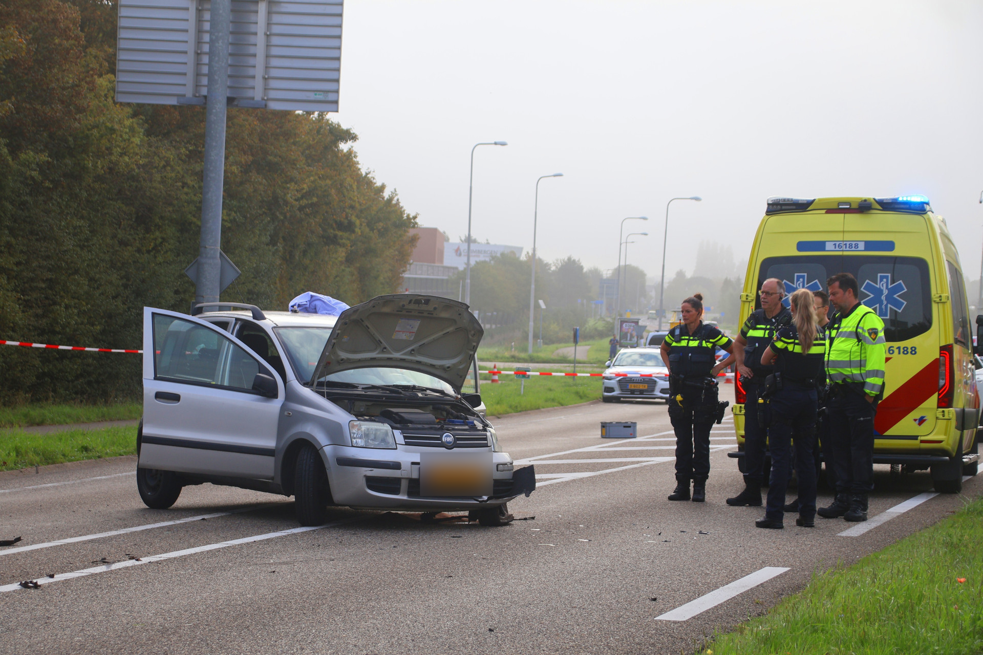 Meerdere gewonden bij frontale botsing; weg volledig afgesloten in Noordwijk